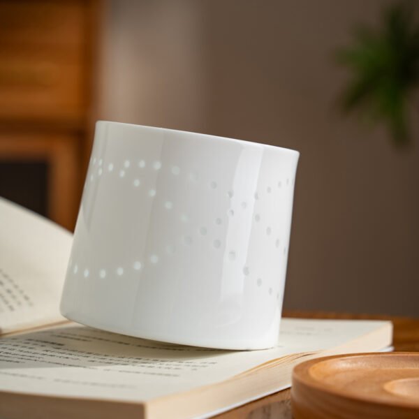 Shuttle and spin the coffee cup