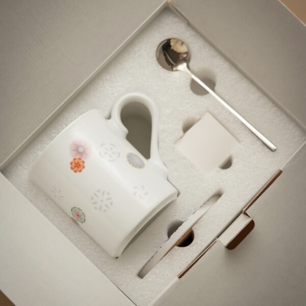 5-包装图 Pastel porcelain ball flower mug