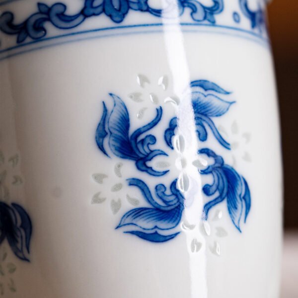 5-细节图 Blossoms Along the Way Aroma Cup (Wood-Fired Kiln Firing)