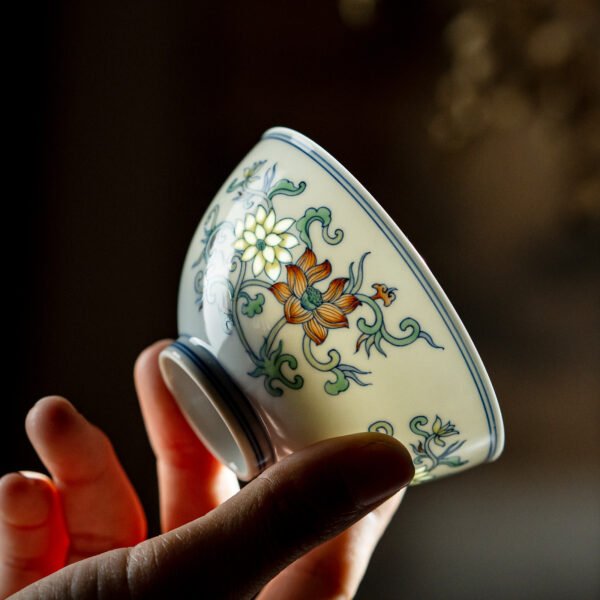 5-细节图 Doucai Twin Lotus Chicken Heart Cup
