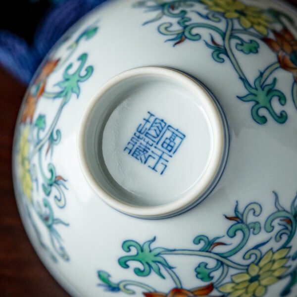 6-细节图 Doucai Twin Lotus Chicken Heart Cup