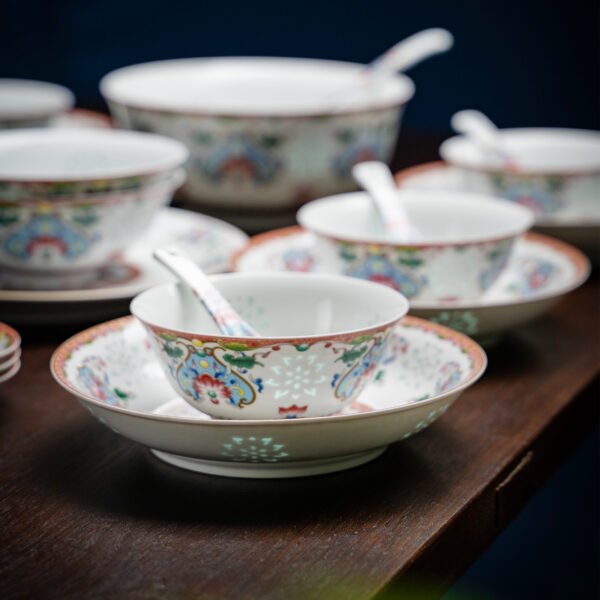 场景图2 Golden Quality Treasure Lotus Tableware