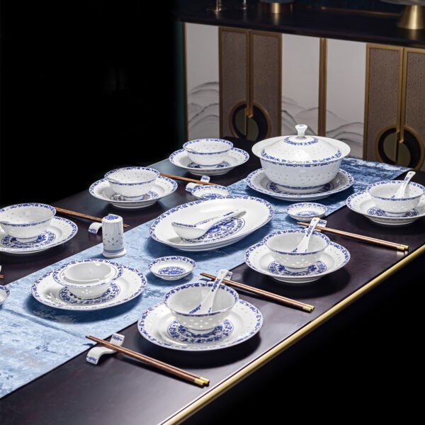 场景图2 Plum and Cherry Blossom Tableware