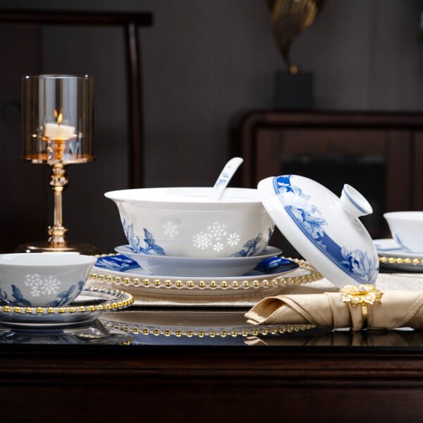场景图2 Clear Water Hibiscus Tableware