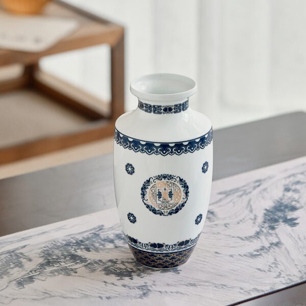 场景图2 Bat and Peach of Longevity Exquisite Vase