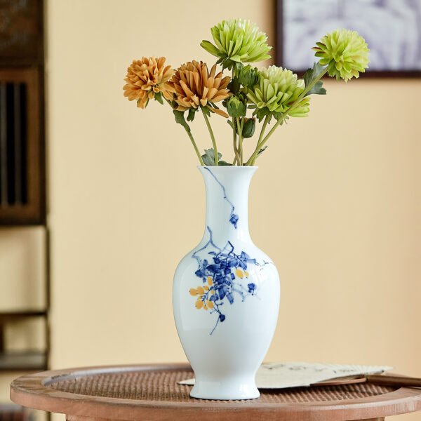 场景图2 Hand-Painted Early Summer Vase