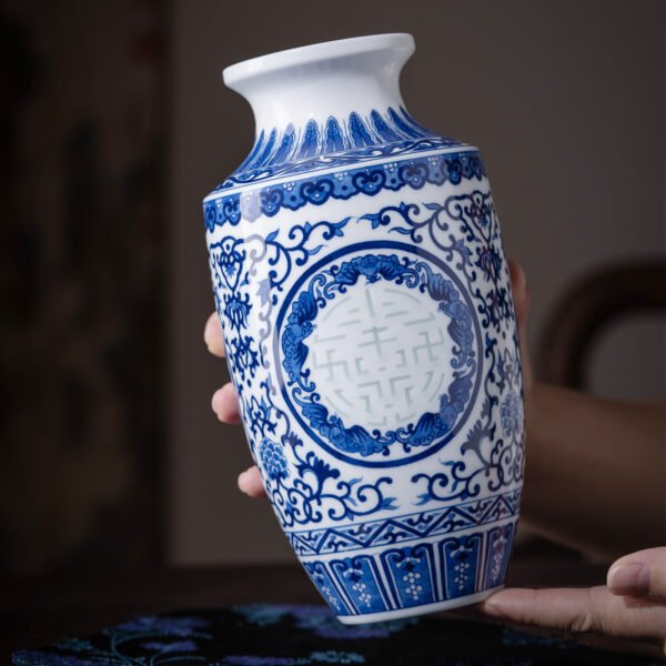 场景图2 Hand-Painted Longevity Character Vase