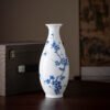 场景图2 Hand-Painted Magpie on Plum Branch Vase
