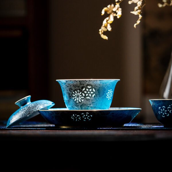 Listening to Spring in Secluded Valley Pahua Set