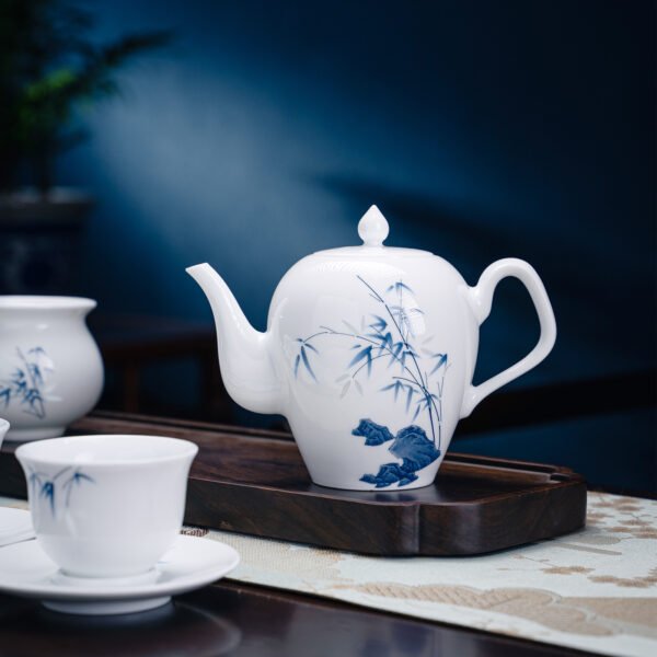 场景图2 Steady Progress 16-Piece Tea Set