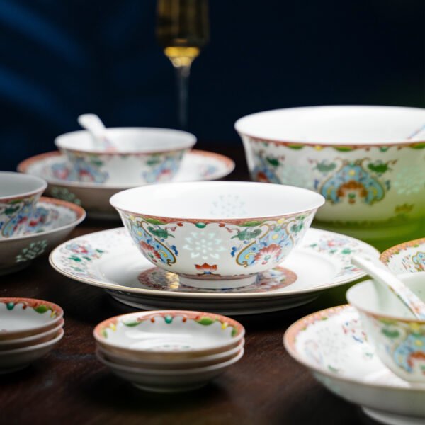 场景图3 Golden Quality Treasure Lotus Tableware