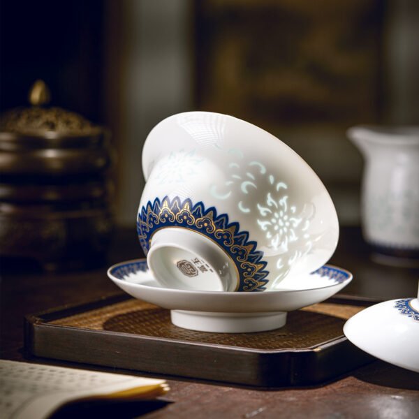 场景图3 10-Piece Good Fortune Lotus Tea Set