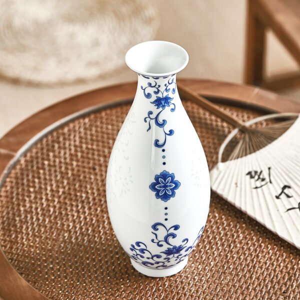 场景图3 Intertwined Branches Guanyin Vase