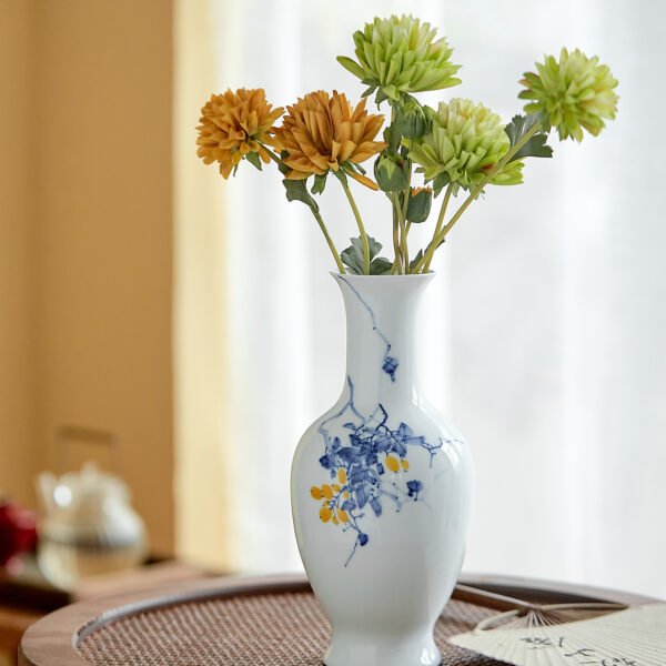 场景图3 Hand-Painted Early Summer Vase