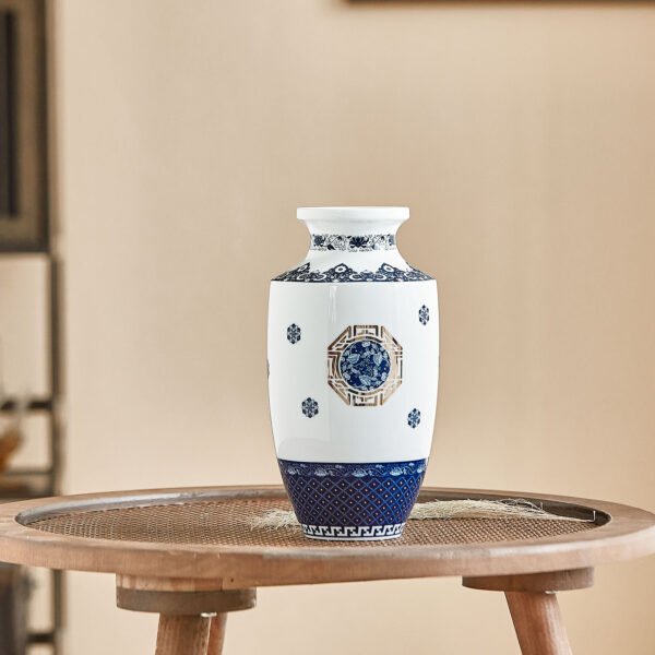 场景图4 Intertwined Lotus Vase