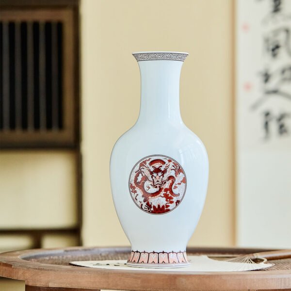 场景图4 Iron Red Double Dragon Vase