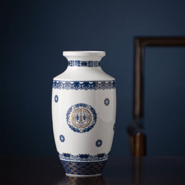 场景图4 Bat and Peach of Longevity Exquisite Vase