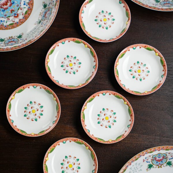 场景图5 Golden Quality Treasure Lotus Tableware