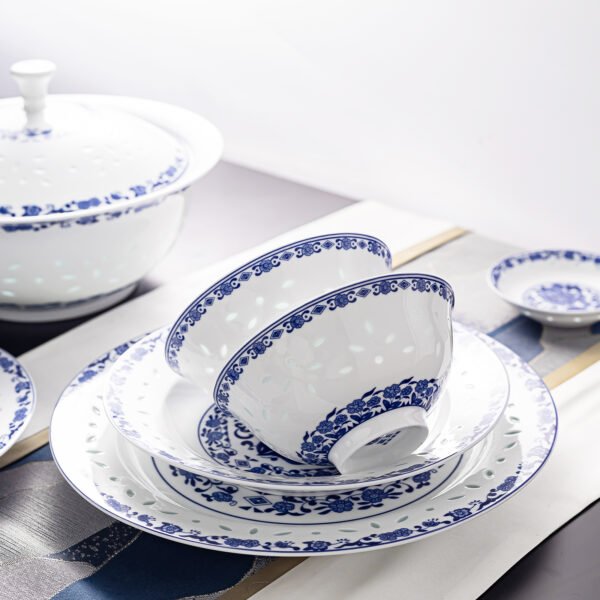 场景图5 Plum and Cherry Blossom Tableware