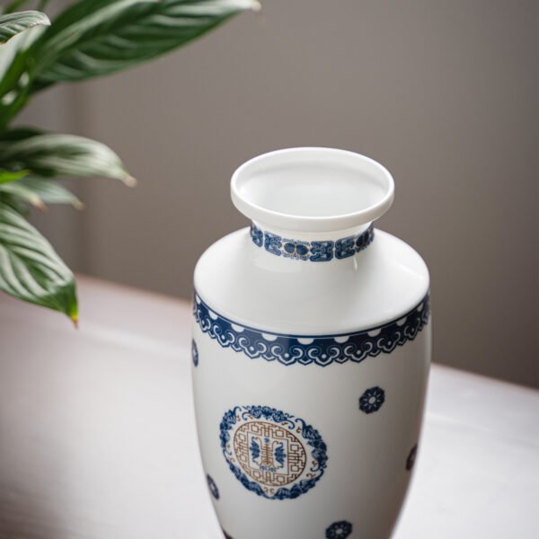 场景图5 Bat and Peach of Longevity Exquisite Vase