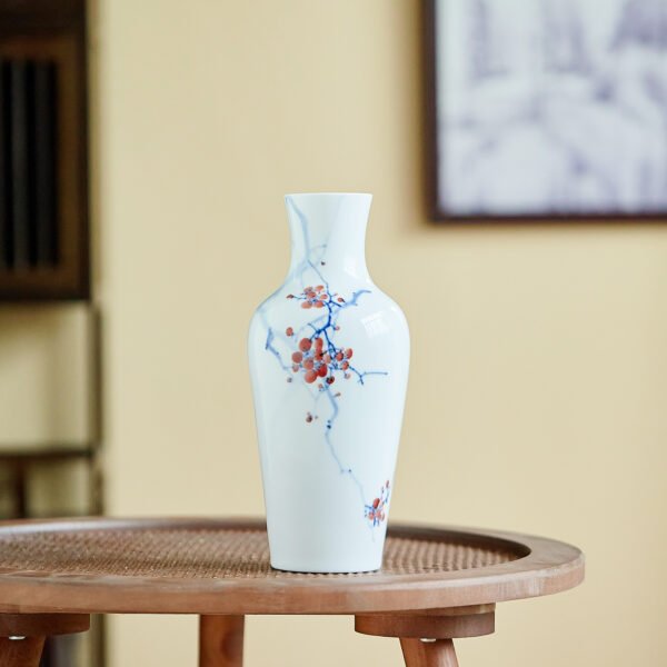 场景图5 Hand-Painted Underglaze Polychrome Plum Viewing Vase