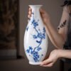场景图5 Hand-Painted Magpie on Plum Branch Vase