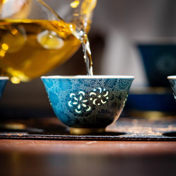 Listening to Spring in Secluded Valley Pahua Set