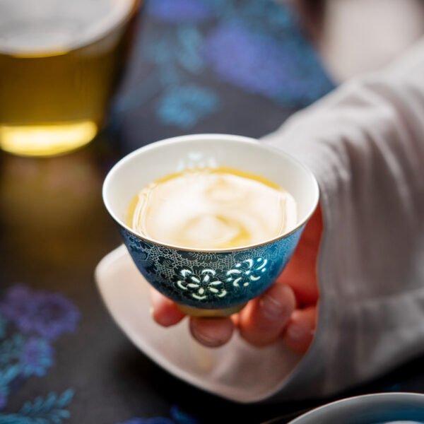 Listening to Spring in Secluded Valley Pahua Set