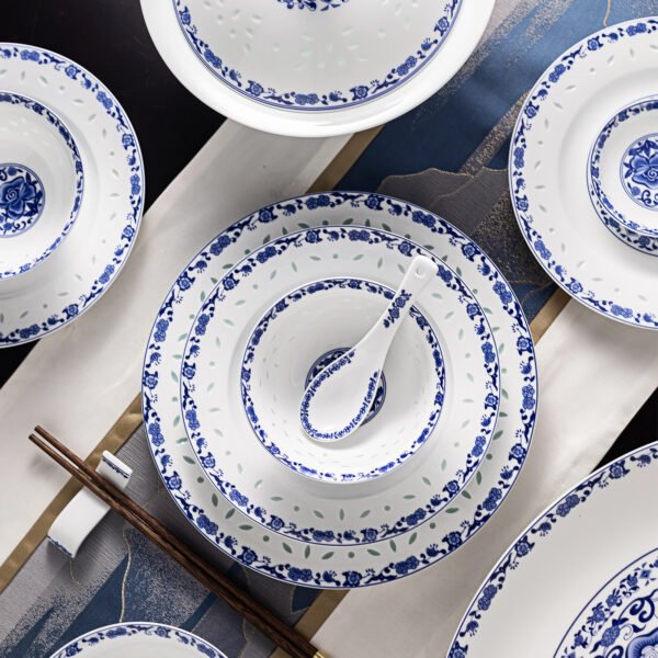 场景图6 Plum and Cherry Blossom Tableware