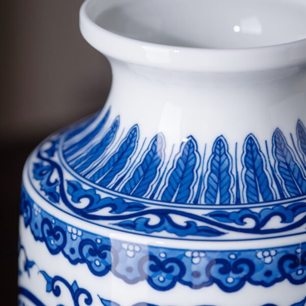 细节图4 Hand-Painted Longevity Character Vase