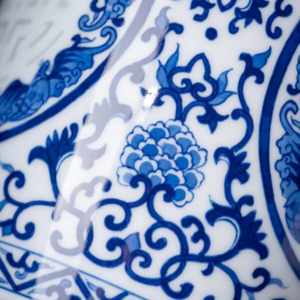 细节图5 Hand-Painted Longevity Character Vase