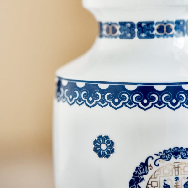 细节图6 Bat and Peach of Longevity Exquisite Vase