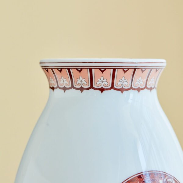 细节图7 Iron Red Double Dragon Vase
