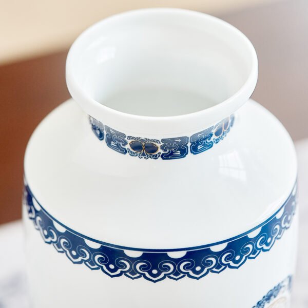 细节图7 Bat and Peach of Longevity Exquisite Vase