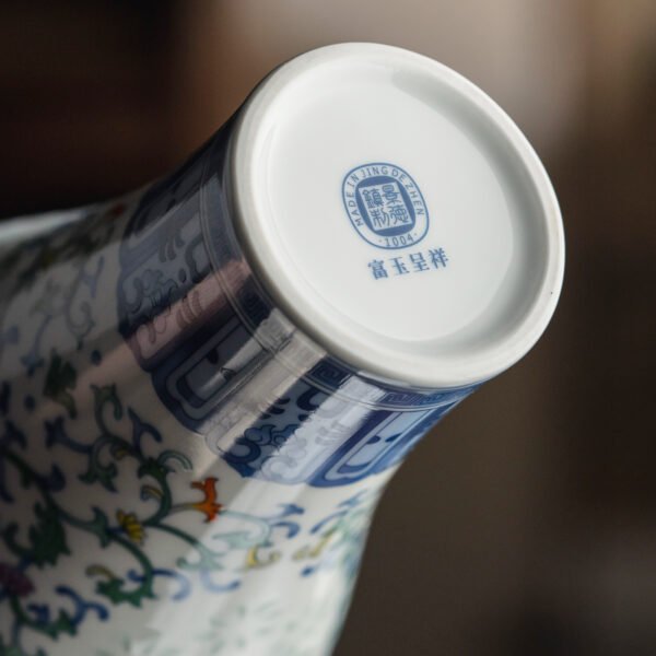 细节图7 Flower and Butterfly Brocade Vase