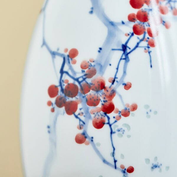 细节图7 Hand-Painted Underglaze Polychrome Mountain Garden Small Plum Vase