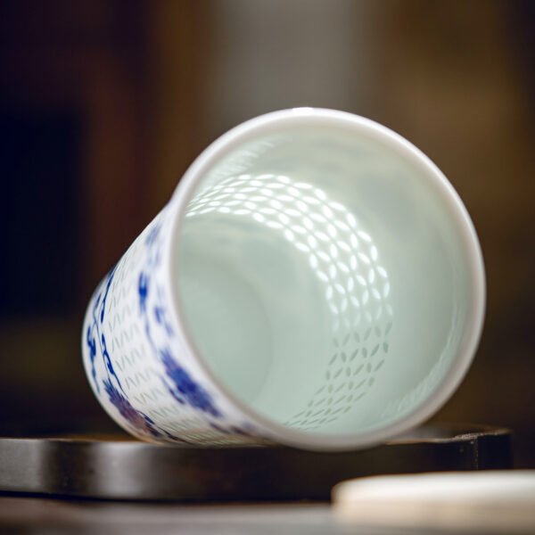 细节图7 Blue and White Delicate Cola Cup