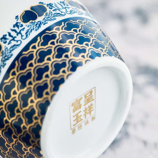 细节图8 Bat and Peach of Longevity Exquisite Vase