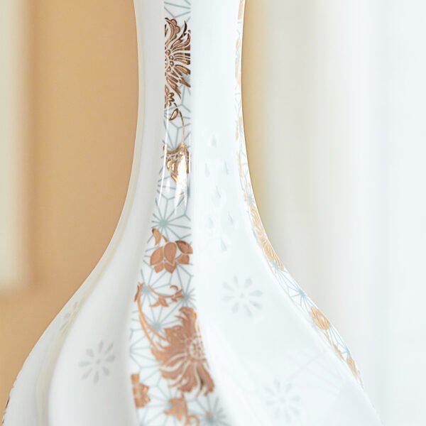 细节图8 Adding Flowers to Brocade Spiral Exquisite Vase